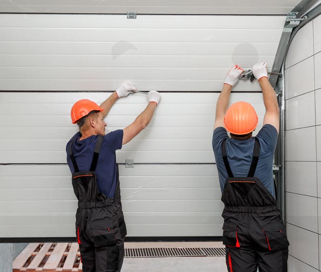 Fachmännische Betreuung im Bereich Ausbau und elektrischer Ausstattung für Ihr Garagentor durch das kompetente Team von Thurner Garagentor in Ingolstadt! Montage-Service für Garagentore und Türanlagen in Ingolstadt mit Thurner Tor- und Antriebstechnik!